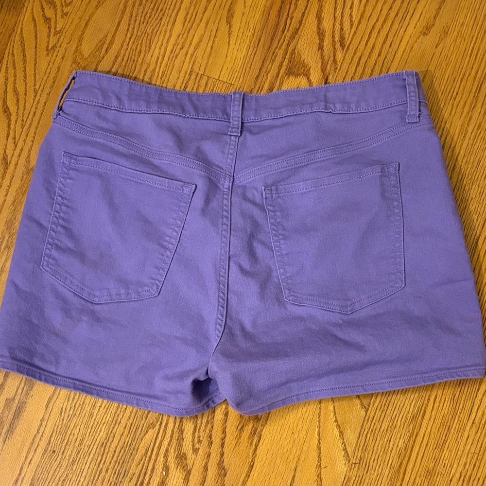 Old Navy Purple High Rise Shorts Women’s Size 14!
